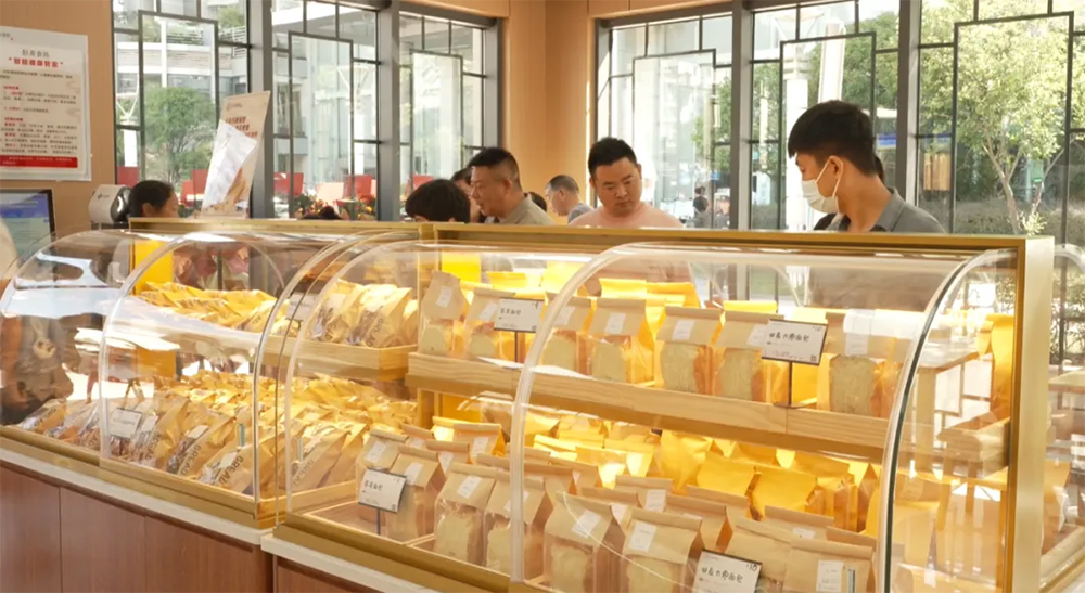 1756645528.jpg 4.jpg